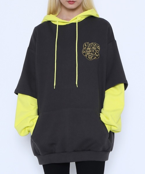 PUNYUS(プニュズ)の「配色フェイクレイヤードパーカー(パーカー・レディース・スミクロ/ワインレッド/杢グレー/ブルー・3/4)」の2枚目の写真