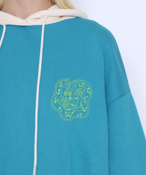 PUNYUS(プニュズ)の「配色フェイクレイヤードパーカー(パーカー・レディース・スミクロ/ワインレッド/杢グレー/ブルー・3/4)」の21枚目の写真