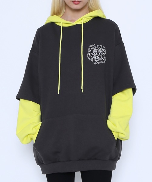 PUNYUS(プニュズ)の「配色フェイクレイヤードパーカー(パーカー・レディース・スミクロ/ワインレッド/杢グレー/ブルー・3/4)」の8枚目の写真