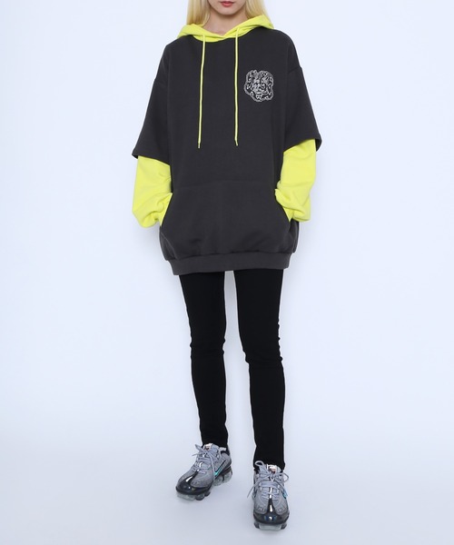 PUNYUS(プニュズ)の「配色フェイクレイヤードパーカー(パーカー・レディース・スミクロ/ワインレッド/杢グレー/ブルー・3/4)」の10枚目の写真