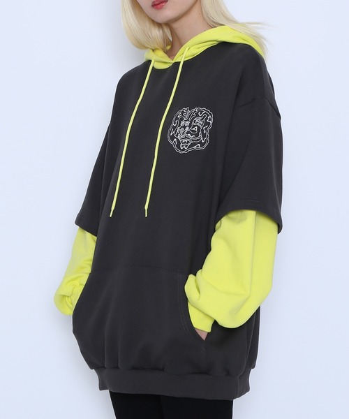 PUNYUS(プニュズ)の「配色フェイクレイヤードパーカー(パーカー・レディース・スミクロ/ワインレッド/杢グレー/ブルー・3/4)」の11枚目の写真