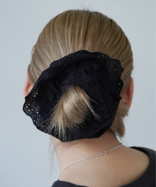 IMARI（イマリ）の「【 IMARI / イマリ 】 パンチングレース ガーリー シュシュ（シュシュ・レディース・ホワイト/ブラック/レッド/イエロー/ブルー/ピンク・FREE）」の8枚目の写真