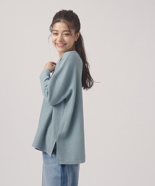 SHOO・LA・RUE（シューラルー）の「◆【体型カバー/洗える】大人のラフコーデに ゆるスリット リブトップス（Tシャツ/カットソー・レディース・ホワイト/チャコールグレー/ブルー/ピンク系・00）」の10枚目の写真