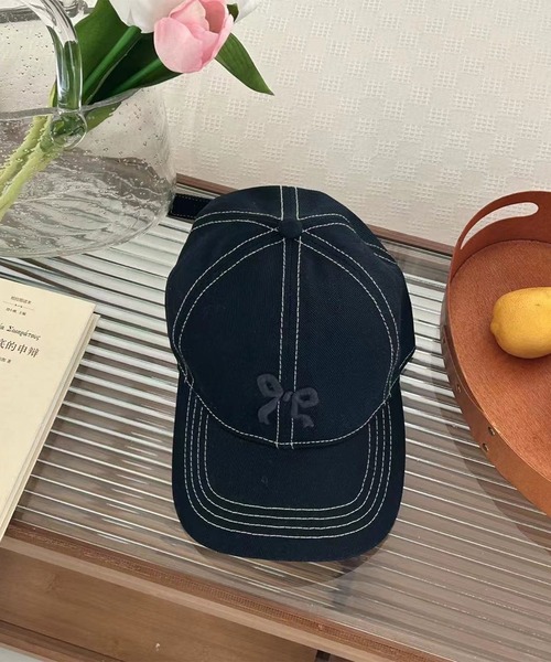 LYEON（リヨン）の「配色ステッチリボン刺繍キャップ（キャップ・レディース・ネイビー/アイボリー・FREE）」の2枚目の写真