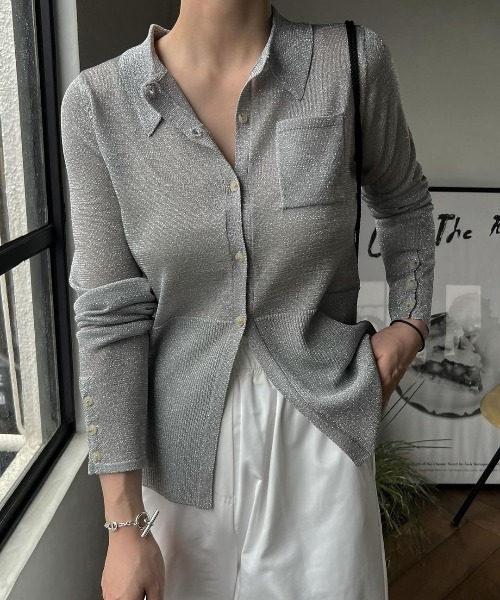 WILLFULLY(ウィルフリー)の「sheer lame deep slit shirt knit(ニット/セーター・レディース・ブラック/タン/ライトブルーグレー・FREE)」の2枚目の写真