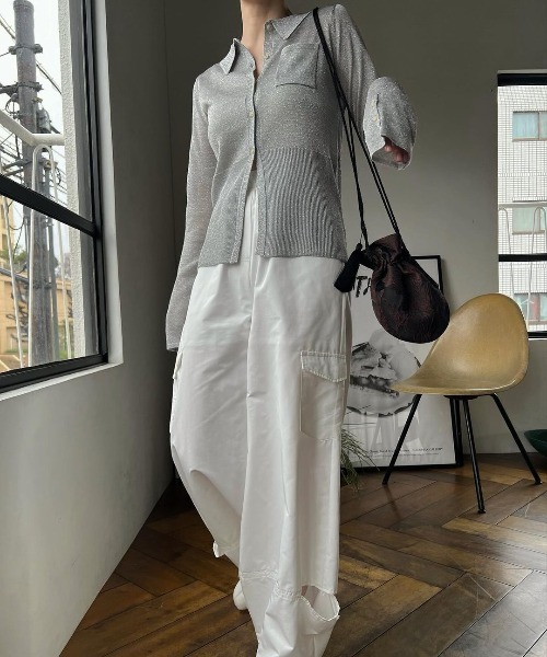 WILLFULLY(ウィルフリー)の「sheer lame deep slit shirt knit(ニット/セーター・レディース・ブラック/タン/ライトブルーグレー・FREE)」の21枚目の写真