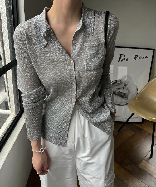 WILLFULLY(ウィルフリー)の「sheer lame deep slit shirt knit(ニット/セーター・レディース・ブラック/タン/ライトブルーグレー・FREE)」の13枚目の写真