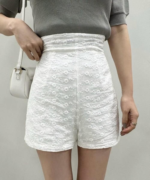one after another NICE CLAUP（ワンアフターアナザーナイスクラップ）の「【flower collection】バックレースアップショートパンツ（その他パンツ・レディース・ホワイト系その他/オフホワイト/ホワイト系その他2・FREE）」の2枚目の写真