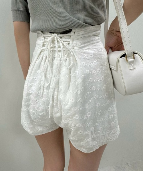 one after another NICE CLAUP（ワンアフターアナザーナイスクラップ）の「【flower collection】バックレースアップショートパンツ（その他パンツ・レディース・ホワイト系その他/オフホワイト/ホワイト系その他2・FREE）」の16枚目の写真