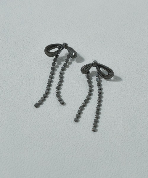 GOLDY（ゴールディ）の「ドット チェーン リボン ピアス（ピアス（両耳用）・レディース・ブラック/シルバー系その他/ゴールド/シルバー・FREE）」の10枚目の写真