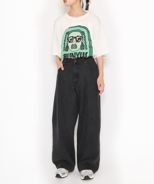 PUNYUS（プニュズ）の「Last decade　ビッグＴシャツ（Tシャツ/カットソー・レディース・ブラック/イエロー/ホワイト・3/4）」の4枚目の写真