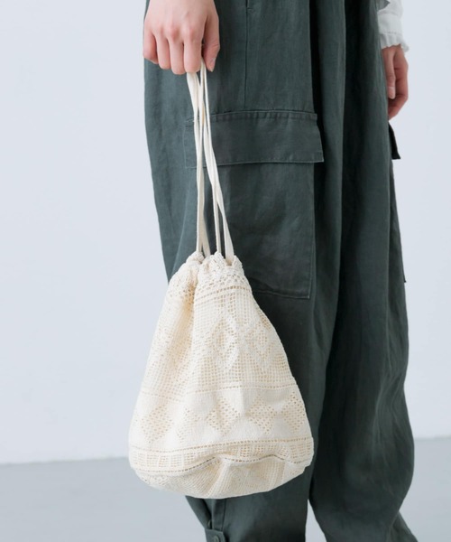 かぐれ（カグレ）の「レースキンチャクバッグ（ショルダーバッグ・レディース・ブラック/アイボリー・FREE）」の3枚目の写真