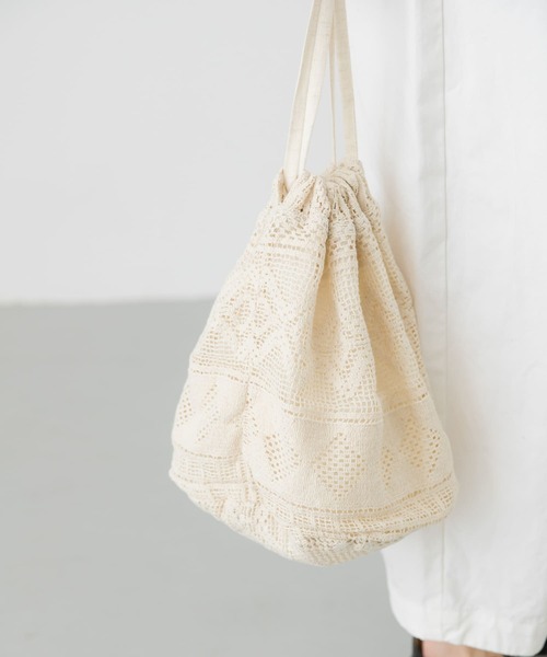 かぐれ（カグレ）の「レースキンチャクバッグ（ショルダーバッグ・レディース・ブラック/アイボリー・FREE）」の4枚目の写真