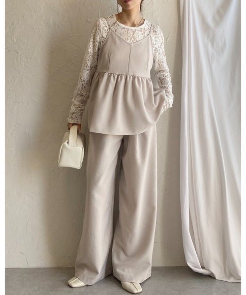She's Closet(シーズクローゼット)の「ペプラムギャザーキャミソールビスチェ&ロングワイドパンツセットアップ(セットアップ・レディース・アイボリー/ブラック/モカ・FREE)」の2枚目の写真
