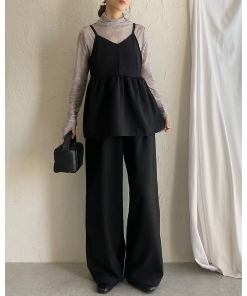 She's Closet(シーズクローゼット)の「ペプラムギャザーキャミソールビスチェ&ロングワイドパンツセットアップ(セットアップ・レディース・アイボリー/ブラック/モカ・FREE)」の4枚目の写真