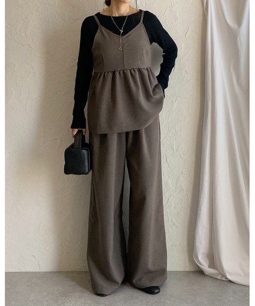 She's Closet(シーズクローゼット)の「ペプラムギャザーキャミソールビスチェ&ロングワイドパンツセットアップ(セットアップ・レディース・アイボリー/ブラック/モカ・FREE)」の8枚目の写真