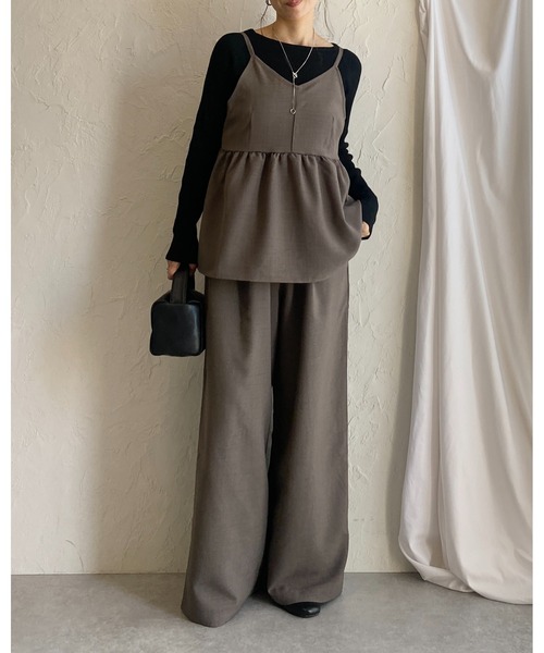 She's Closet(シーズクローゼット)の「ペプラムギャザーキャミソールビスチェ&ロングワイドパンツセットアップ(セットアップ・レディース・アイボリー/ブラック/モカ・FREE)」の9枚目の写真