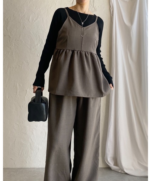 She's Closet(シーズクローゼット)の「ペプラムギャザーキャミソールビスチェ&ロングワイドパンツセットアップ(セットアップ・レディース・アイボリー/ブラック/モカ・FREE)」の10枚目の写真