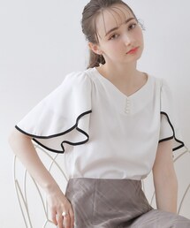 couture brooch | 【洗える・二の腕カバー】一枚で華やかにきまるVネックパール調フレアブラウス(シャツ/ブラウス)
