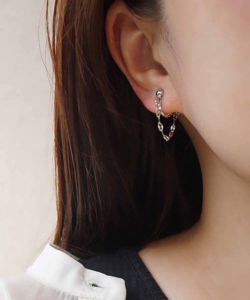 CERCA（チェルカ）の「saran jewelry/デザイン ペタル チェーン ミニ イヤリング（イヤリング・レディース・ゴールド/シルバー・FREE）」の2枚目の写真