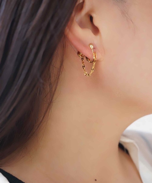 CERCA（チェルカ）の「saran jewelry/デザイン ペタル チェーン ミニ イヤリング（イヤリング・レディース・ゴールド/シルバー・FREE）」の4枚目の写真