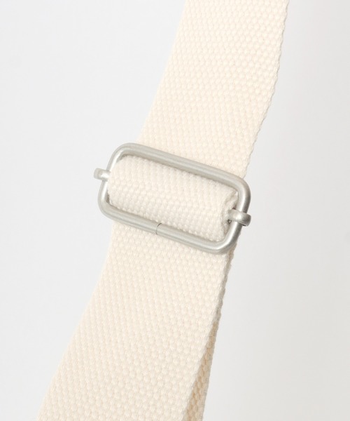 Lee(リー)の「Lee/リー ロゴ ワンポイント刺繍 ビッグショルダーバッグ/ニュースペーパーバッグ/レディース メンズ/大容量(ショルダーバッグ・レディース・ブラック/オフホワイト/シルバー・FREE)」の5枚目の写真