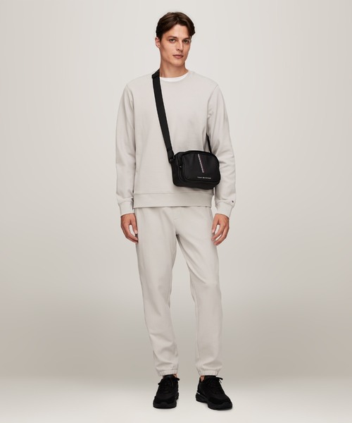 TOMMY HILFIGER(トミーヒルフィガー)の「コープカメラバッグ(ショルダーバッグ・メンズ・ブラック・FREE)」の2枚目の写真