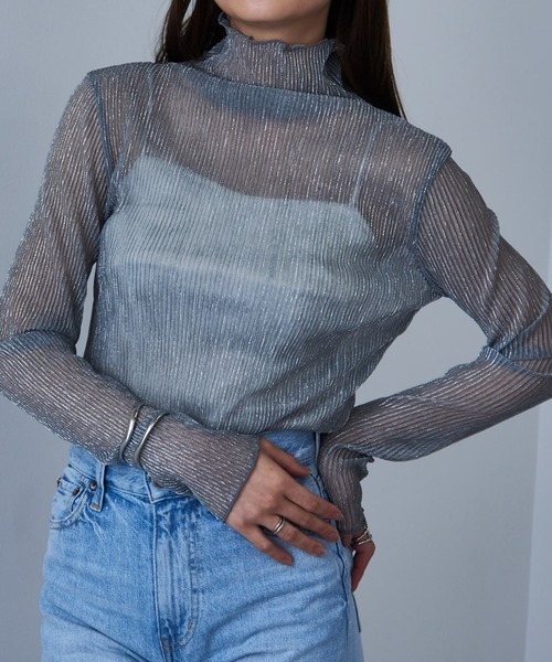 MAISON BREEZE（メゾンブリーズ）の「【MAISON BREEZE】ラメプリーツシアータートルトップス XNN（Tシャツ/カットソー・レディース・ライトグレー/ピンク/ブラック/ゴールド/シルバー/ライトベージュ/グレー/オフホワイト・FREE）」の4枚目の写真