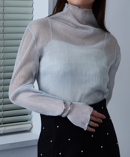 MAISON BREEZE（メゾンブリーズ）の「【MAISON BREEZE】ラメプリーツシアータートルトップス XNN（Tシャツ/カットソー・レディース・ライトグレー/ピンク/ブラック/ゴールド/シルバー/ライトベージュ/グレー/オフホワイト・FREE）」の2枚目の写真