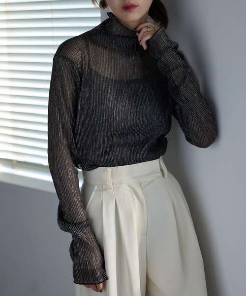 MAISON BREEZE（メゾンブリーズ）の「【MAISON BREEZE】ラメプリーツシアータートルトップス XNN（Tシャツ/カットソー・レディース・ライトグレー/ピンク/ブラック/ゴールド/シルバー/ライトベージュ/グレー/オフホワイト・FREE）」の3枚目の写真