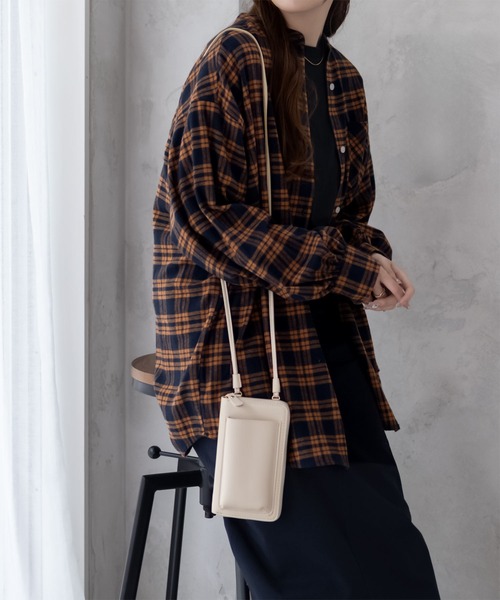 NAVY(ネイビー)の「NAVY ルーズ チェックチュニックシャツ 綿100%(シャツ/ブラウス・レディース・ネイビー/ベージュ/ブラック/ブルー・フリー)」の3枚目の写真