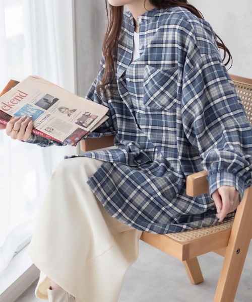 NAVY(ネイビー)の「NAVY ルーズ チェックチュニックシャツ 綿100%(シャツ/ブラウス・レディース・ネイビー/ベージュ/ブラック/ブルー・フリー)」の4枚目の写真