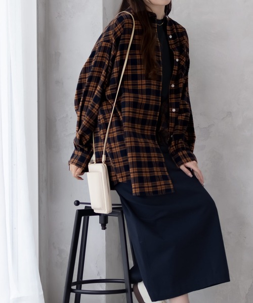 NAVY(ネイビー)の「NAVY ルーズ チェックチュニックシャツ 綿100%(シャツ/ブラウス・レディース・ネイビー/ベージュ/ブラック/ブルー・フリー)」の18枚目の写真
