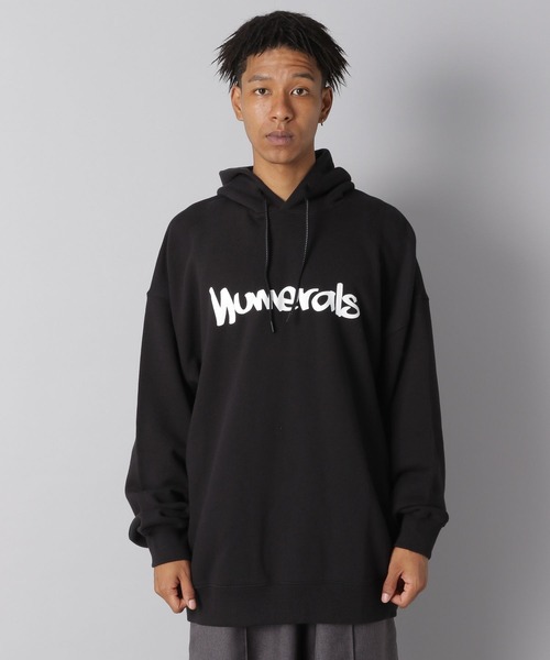 julius 17ss downwards プリントパーカー　BK 1 NUMERALS（ヌメラルズ）の「【NUMERALS】ロゴプリントパーカー