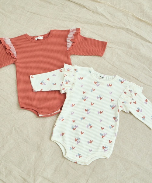 pairmanon（ペアマノン）の「【リンクコーデ】【ベビー】 ワッフル 袖フリル アソート 長袖ロンパース（ロンパース・キッズ・ブラック/ベージュ/ミント/グリーン系その他/ホワイト系その他/ピンク/テラコッタ/ブラウン/パープル系その他/アイボリー/ブラック系その他2/ホワイト系その他2/ホワイト系その他4/ブラック系その他/ブルー・80/70）」の5枚目の写真