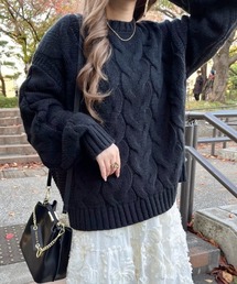 ケーブル編みオーバーニット