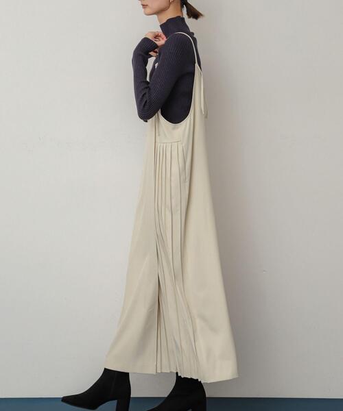 SENSE OF PLACE by URBAN RESEARCH（センスオブプレイスバイアーバンリサーチ）の「プリーツキャミワンピース（ワンピース・レディース・チャコールグレー/ブラック/ライトベージュ・ONE/S）」の3枚目の写真