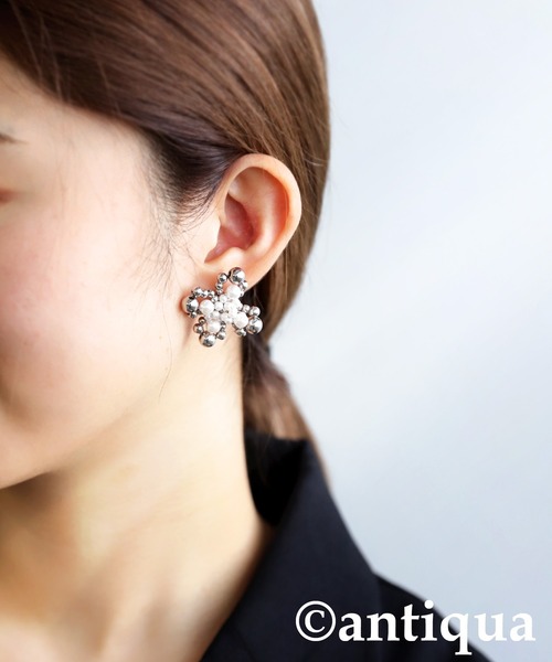 antiqua(アンティカ)の「フラワーパールピアス(ピアス(両耳用)・レディース・シルバー・FREE)」の2枚目の写真