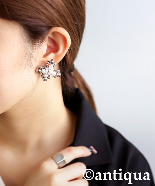 antiqua(アンティカ)の「フラワーパールピアス(ピアス(両耳用)・レディース・シルバー・FREE)」の4枚目の写真