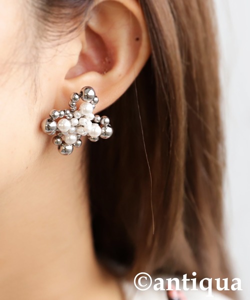 antiqua(アンティカ)の「フラワーパールピアス(ピアス(両耳用)・レディース・シルバー・FREE)」の5枚目の写真