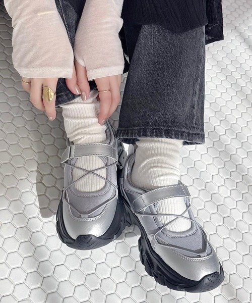 ORiental TRaffic(オリエンタルトラフィック)の「チューブストラップデザインベルトスニーカー/OT3751(スニーカー・レディース・シルバー/ピンク/ブラック・41/39/40/35/36/37/38)」の3枚目の写真