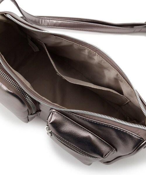 SHOO・LA・RUE(シューラルー)の「フロント2ポケットショルダーバッグ(ショルダーバッグ・レディース・ブラック/グレー/ブロンズ・00)」の13枚目の写真