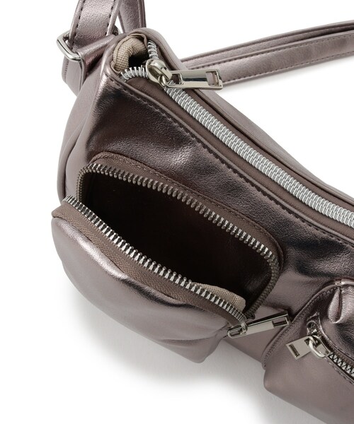 SHOO・LA・RUE(シューラルー)の「フロント2ポケットショルダーバッグ(ショルダーバッグ・レディース・ブラック/グレー/ブロンズ・00)」の15枚目の写真