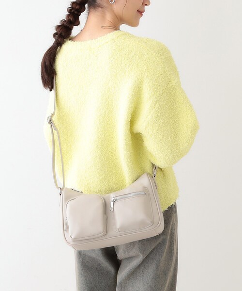 SHOO・LA・RUE(シューラルー)の「フロント2ポケットショルダーバッグ(ショルダーバッグ・レディース・ブラック/グレー/ブロンズ・00)」の16枚目の写真