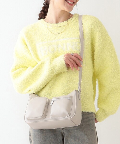 SHOO・LA・RUE(シューラルー)の「フロント2ポケットショルダーバッグ(ショルダーバッグ・レディース・ブラック/グレー/ブロンズ・00)」の17枚目の写真