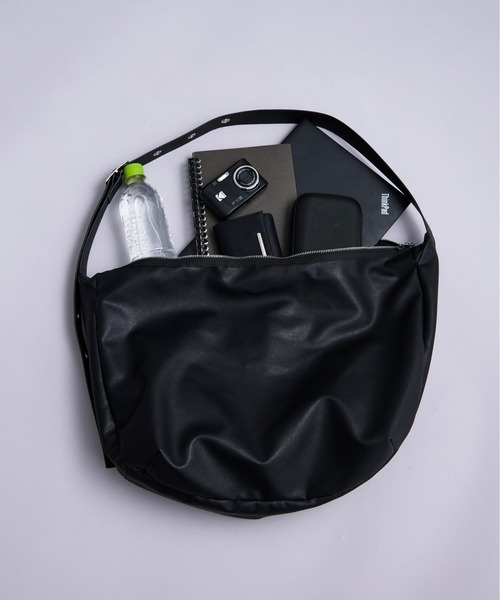   ブラックショルダーバッグ Heritage ショルダーバッグ / PlayStation™ ブラック – GRAPHT