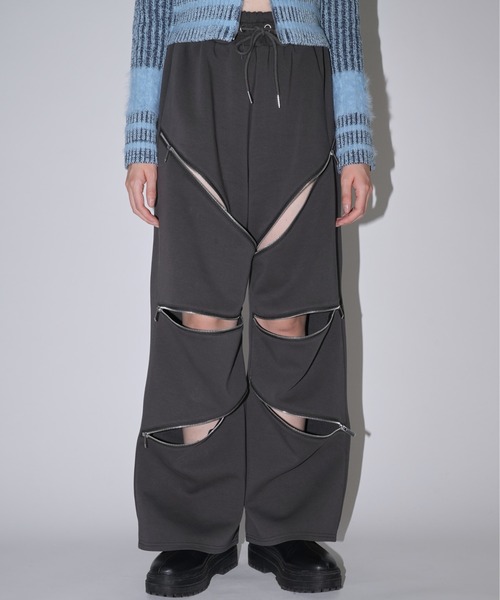 Uenui(ウニュイ)の「ランダム ジップ イージーパンツ(スウェットパンツ・レディース・ブラック/グレー・SMALL/MEDIUM)」の1枚目の写真