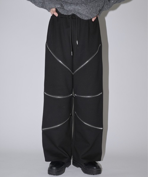 Uenui(ウニュイ)の「ランダム ジップ イージーパンツ(スウェットパンツ・レディース・ブラック/グレー・SMALL/MEDIUM)」の2枚目の写真