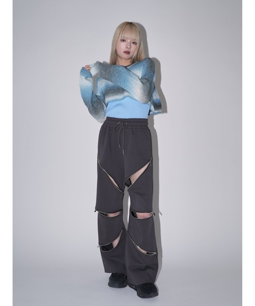 Uenui(ウニュイ)の「ランダム ジップ イージーパンツ(スウェットパンツ・レディース・ブラック/グレー・SMALL/MEDIUM)」の5枚目の写真