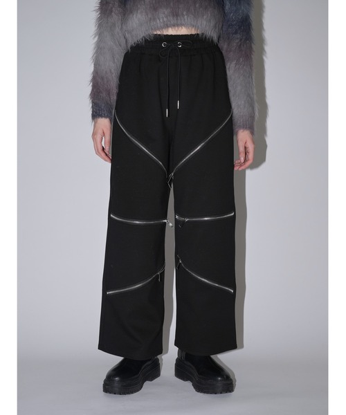 Uenui(ウニュイ)の「ランダム ジップ イージーパンツ(スウェットパンツ・レディース・ブラック/グレー・SMALL/MEDIUM)」の16枚目の写真